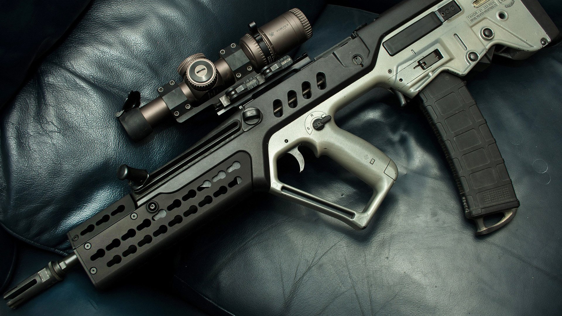 -“智能时代：新能源赛车引领未来赛场”，新能源汽车赛车