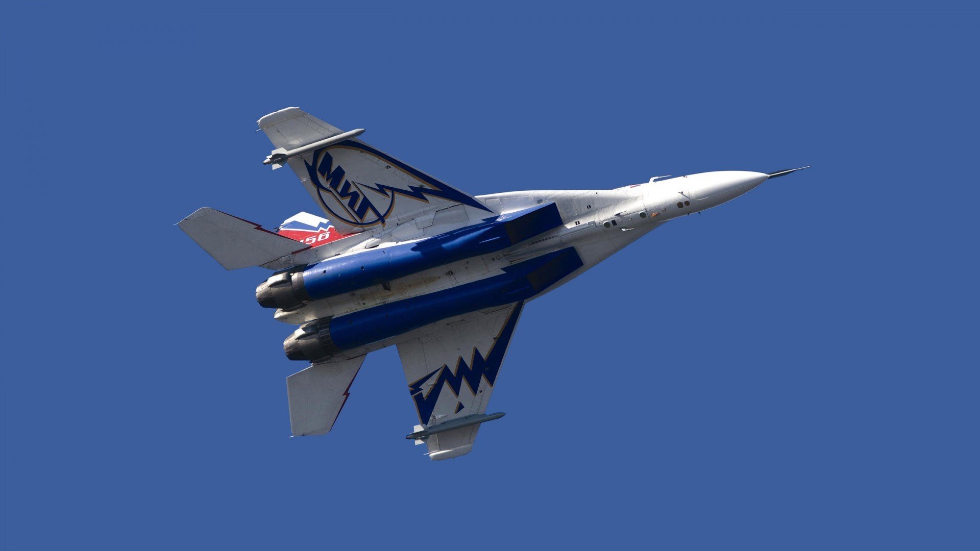 上海申花新帅亮相,球队迎来新气象,上海申花 换帅